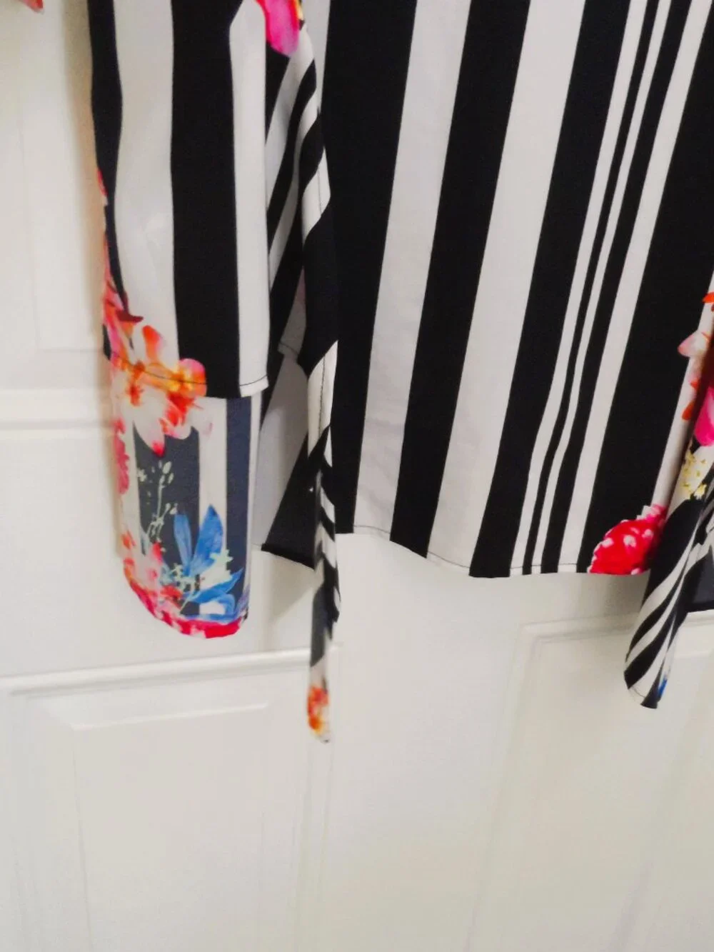 Nygard- Floral and Striped blouse size M - Picture 13 of 16